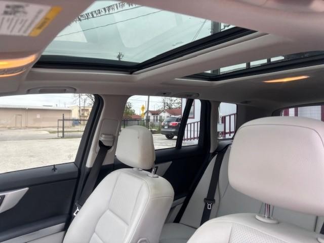 Mercedes-Benz GLK-Class Vehicle Image 13