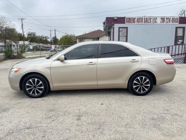 Toyota Camry Vehicle Image 02