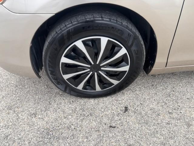 Toyota Camry Vehicle Image 09