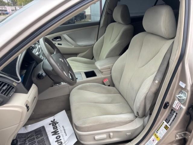 Toyota Camry Vehicle Image 11