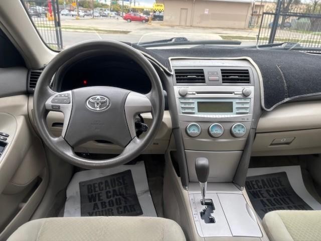 Toyota Camry Vehicle Image 12