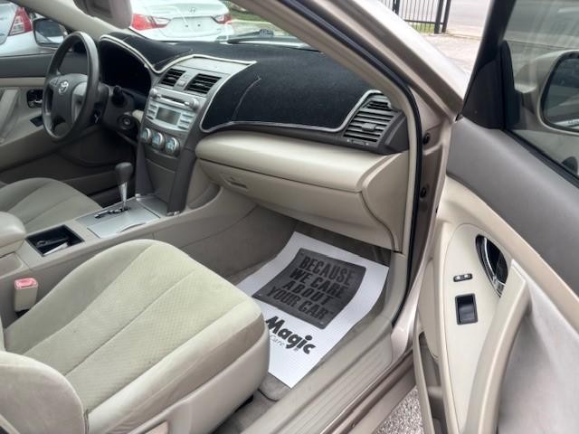 Toyota Camry Vehicle Image 17