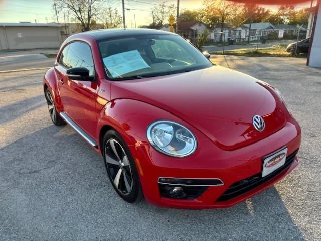 Volkswagen Beetle Coupe Vehicle Image 08