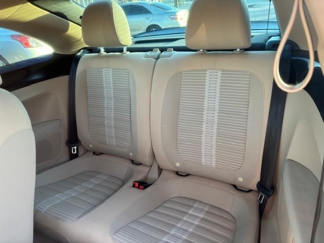 Volkswagen Beetle Coupe Vehicle Image 14