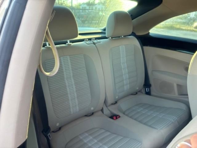 Volkswagen Beetle Coupe Vehicle Image 18