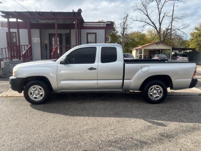 Toyota Tacoma Vehicle Image 02