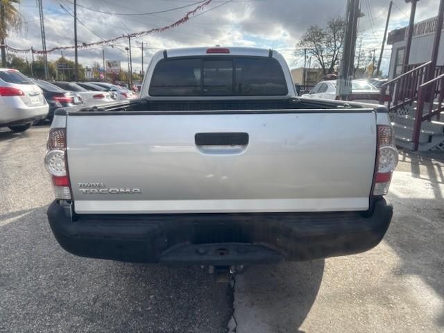 Toyota Tacoma Vehicle Image 04