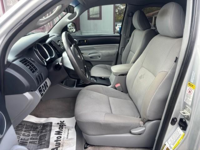Toyota Tacoma Vehicle Image 11