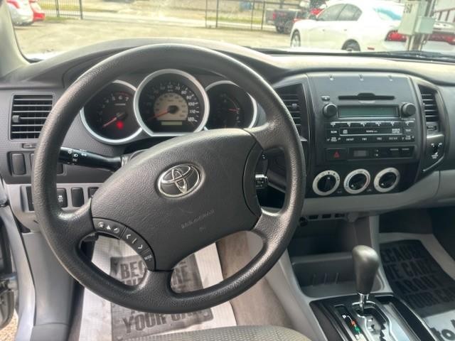 Toyota Tacoma Vehicle Image 12
