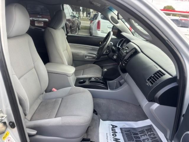 Toyota Tacoma Vehicle Image 16