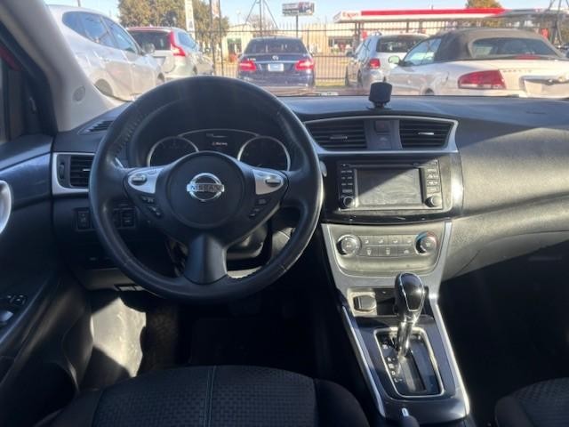 Nissan Sentra Vehicle Image 12