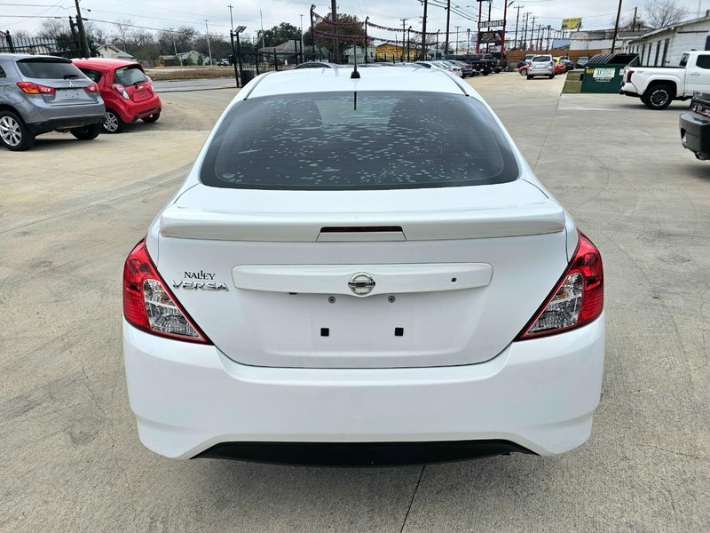 Nissan Versa Sedan Vehicle Image 04