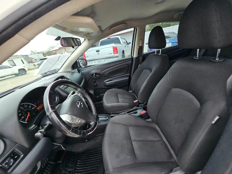 Nissan Versa Sedan Vehicle Image 11