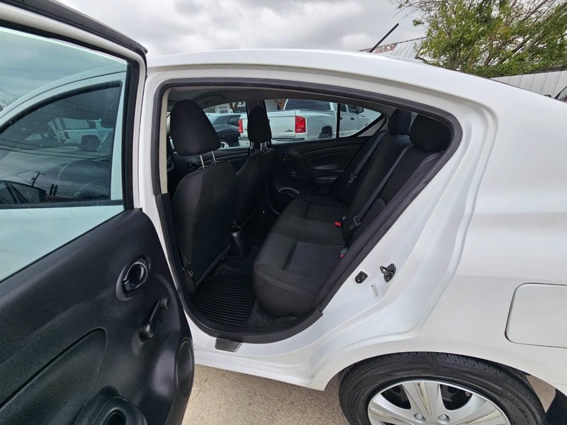 Nissan Versa Sedan Vehicle Image 12