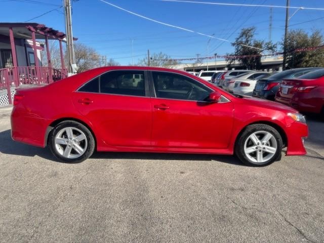 Toyota Camry Vehicle Image 06