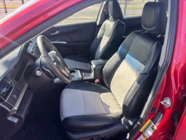 Toyota Camry Vehicle Image 11