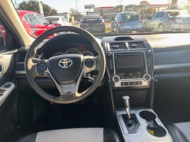 Toyota Camry Vehicle Image 12