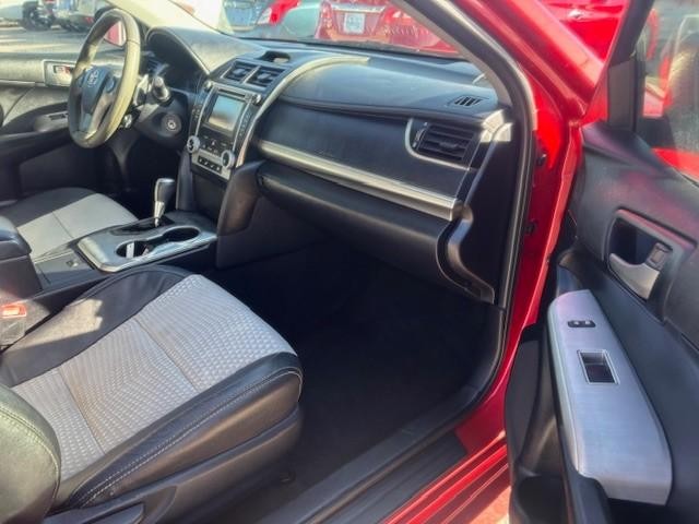 Toyota Camry Vehicle Image 17
