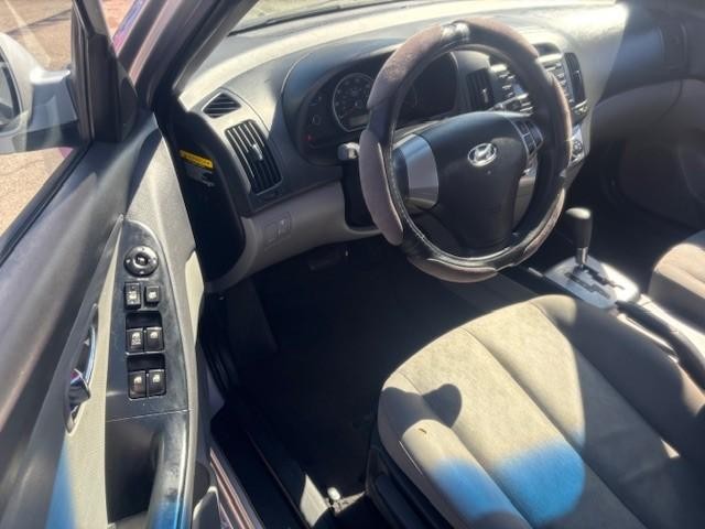 Hyundai Elantra Vehicle Image 10