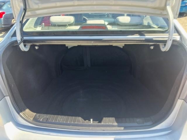 Hyundai Elantra Vehicle Image 19