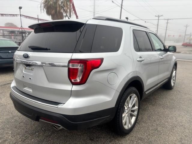 Ford Explorer Vehicle Image 05