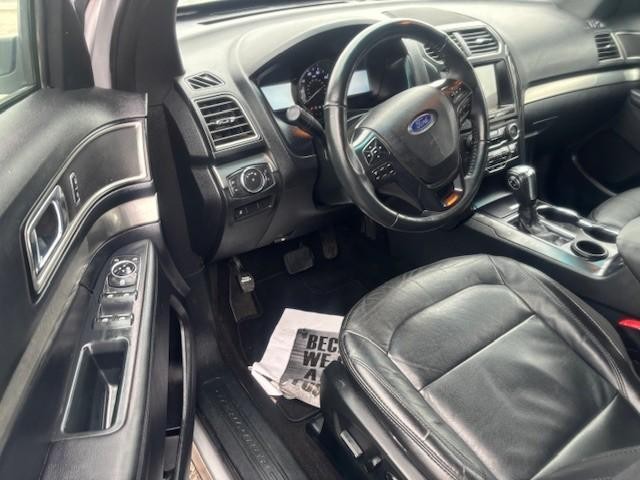 Ford Explorer Vehicle Image 10