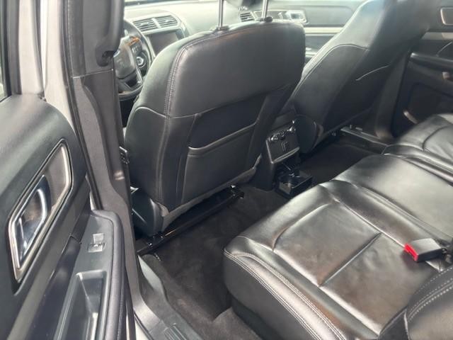 Ford Explorer Vehicle Image 13