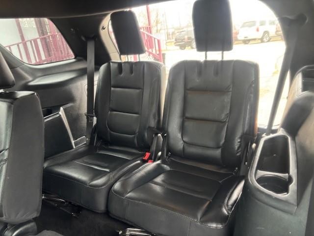Ford Explorer Vehicle Image 16