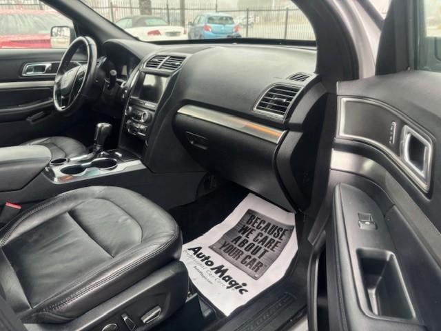 Ford Explorer Vehicle Image 19