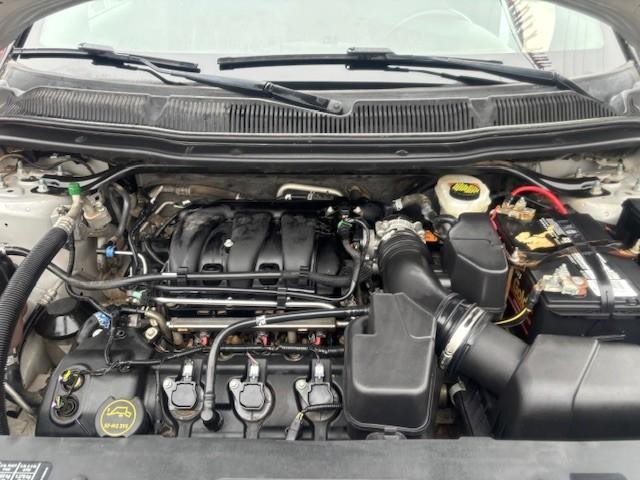 Ford Explorer Vehicle Image 22
