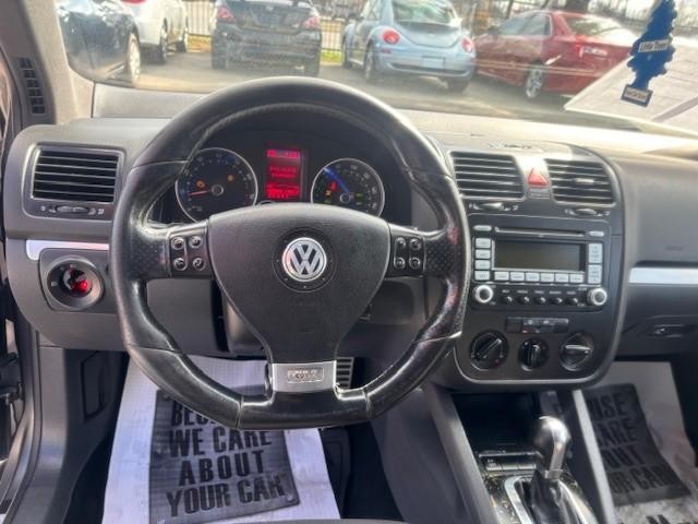 Volkswagen Jetta Sedan Vehicle Full-screen Gallery Image 11