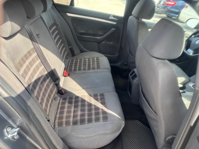 Volkswagen Jetta Sedan Vehicle Full-screen Gallery Image 15