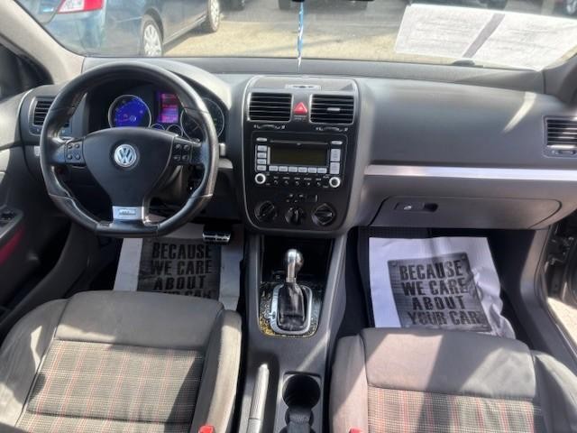 Volkswagen Jetta Sedan Vehicle Full-screen Gallery Image 18