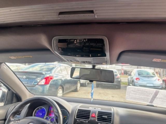 Volkswagen Jetta Sedan Vehicle Full-screen Gallery Image 19