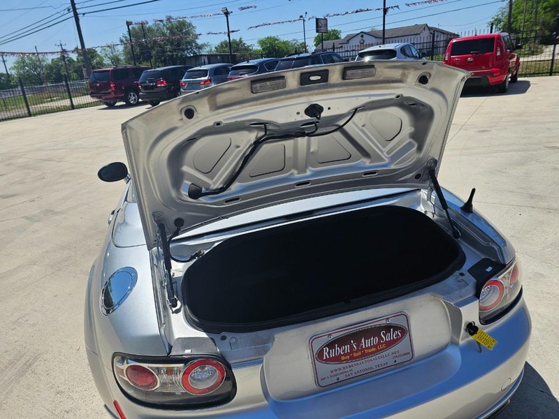 Mazda MX-5 Miata Vehicle Image 05