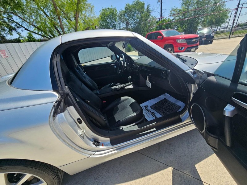 Mazda MX-5 Miata Vehicle Image 16