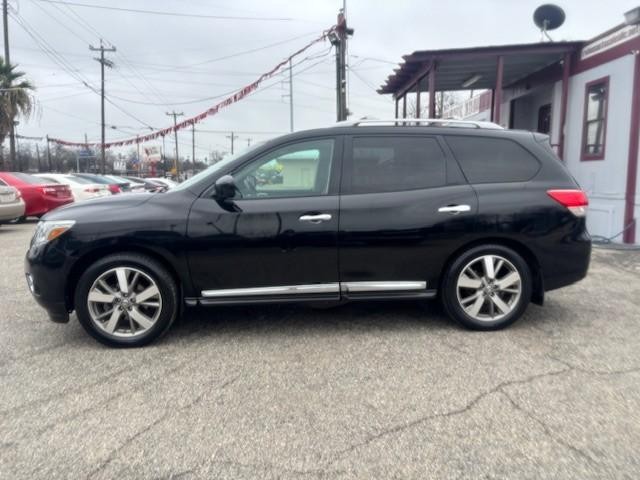 Nissan Pathfinder Vehicle Image 02