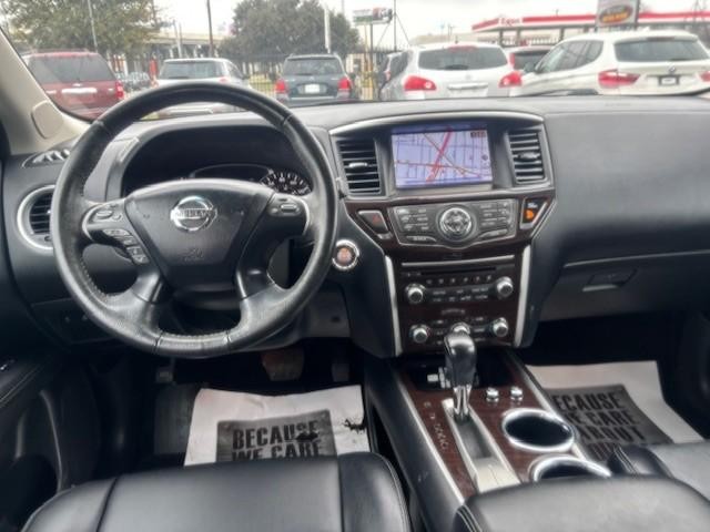 Nissan Pathfinder Vehicle Image 12