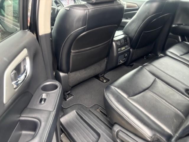 Nissan Pathfinder Vehicle Image 13