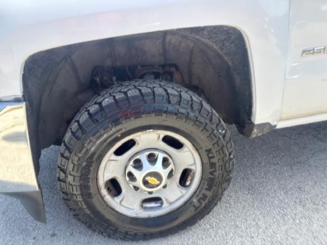 Chevrolet Silverado 2500HD Built After Aug 14 Vehicle Image 09