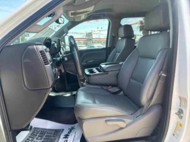 Chevrolet Silverado 2500HD Built After Aug 14 Vehicle Image 11