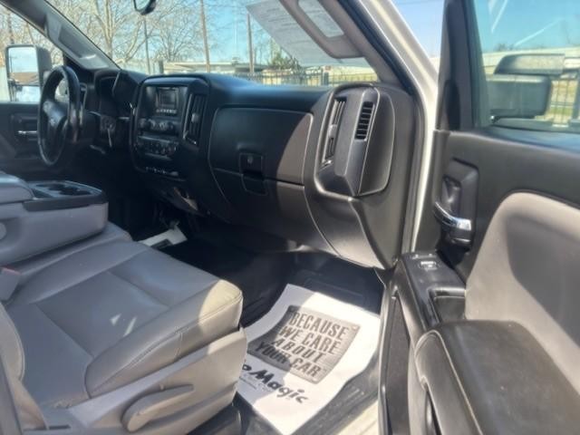 Chevrolet Silverado 2500HD Built After Aug 14 Vehicle Image 17