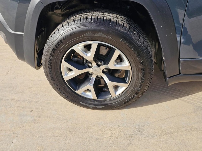Jeep Cherokee Vehicle Image 11