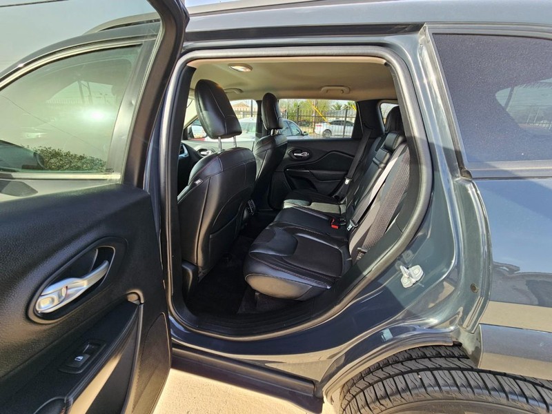 Jeep Cherokee Vehicle Image 14