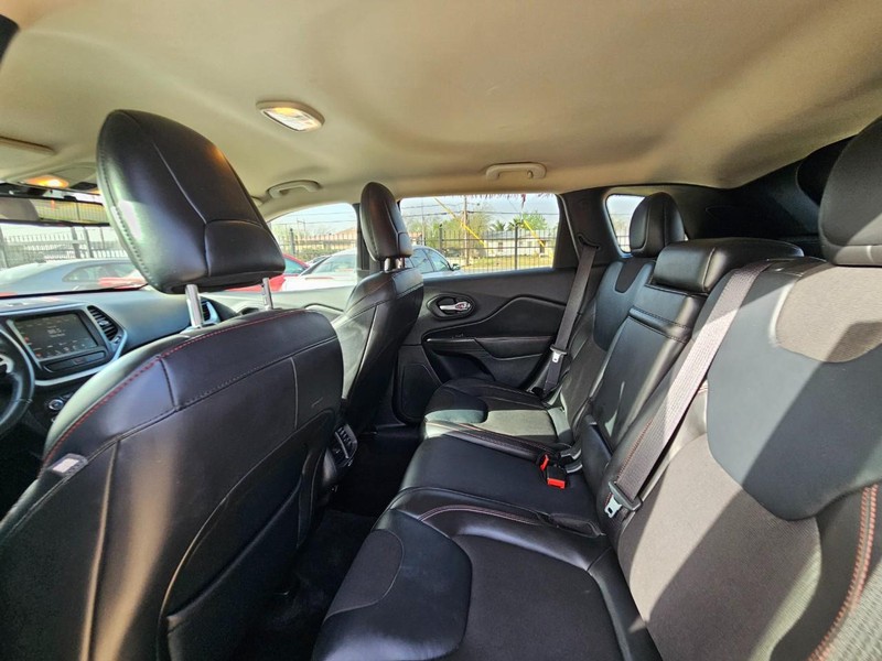 Jeep Cherokee Vehicle Image 15