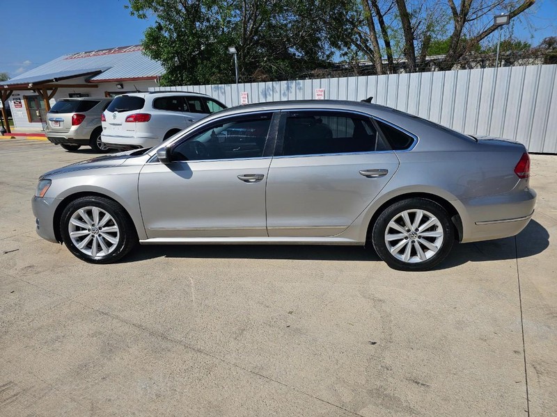 Volkswagen Passat Vehicle Image 02