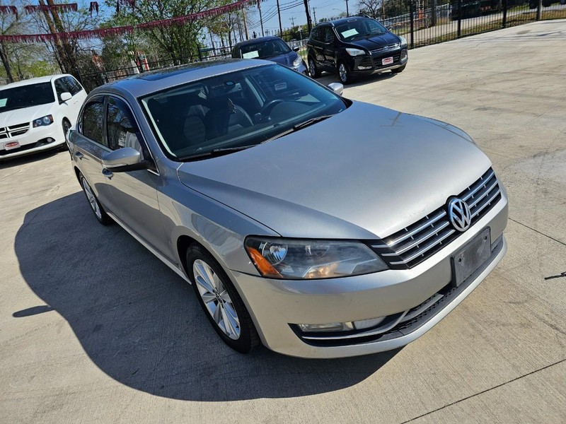 Volkswagen Passat Vehicle Image 05