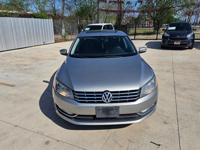 Volkswagen Passat Vehicle Image 06