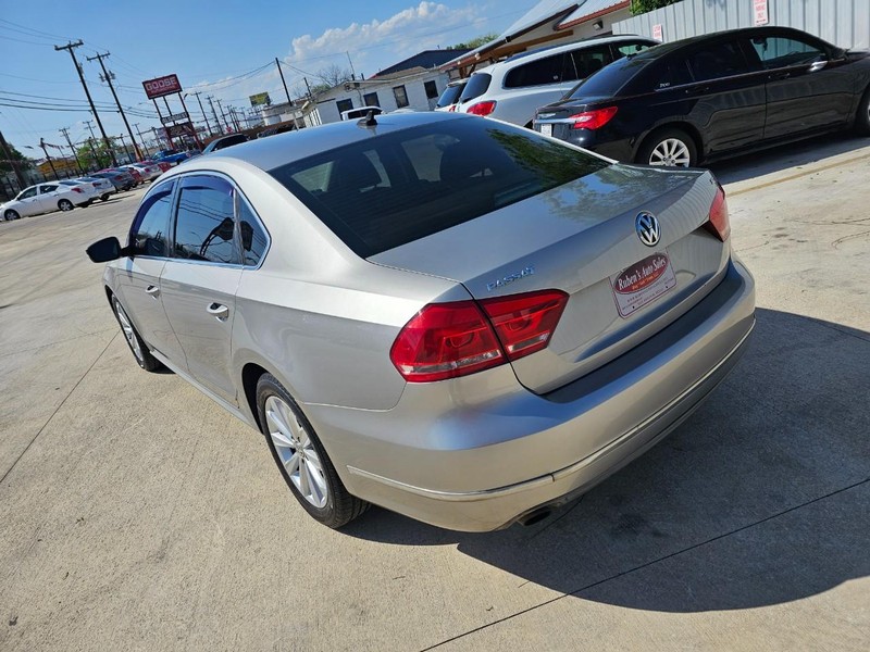 Volkswagen Passat Vehicle Image 08