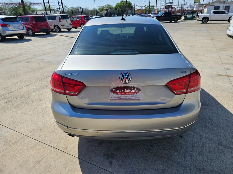 Volkswagen Passat Vehicle Image 09
